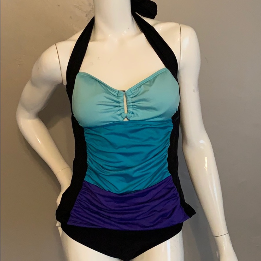 🌻 3 for $18 🌻 Color block tankini top
